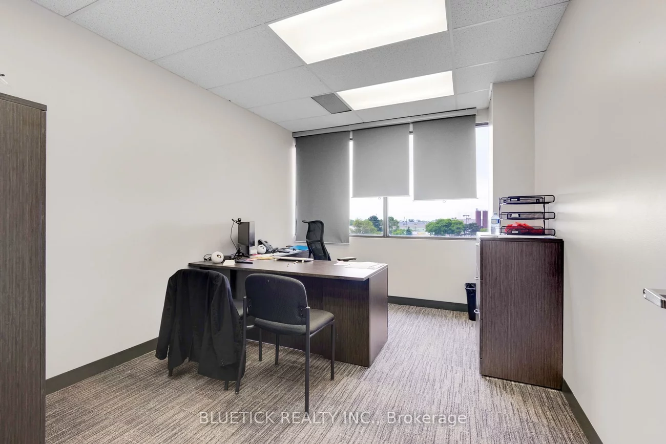 700, Dorval, 1014 - QE Queen Elizabeth, Oakville