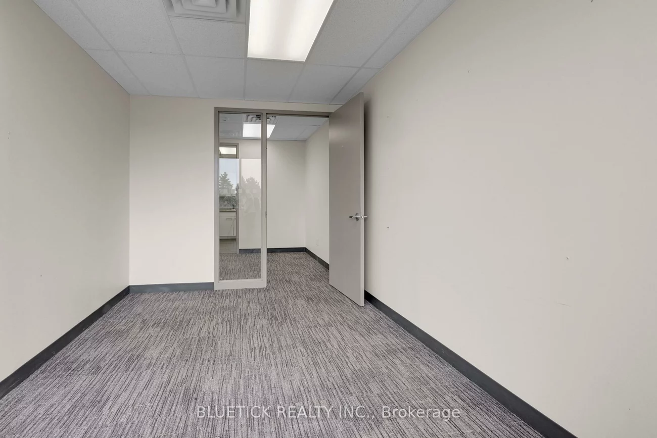 700, Dorval, 1014 - QE Queen Elizabeth, Oakville
