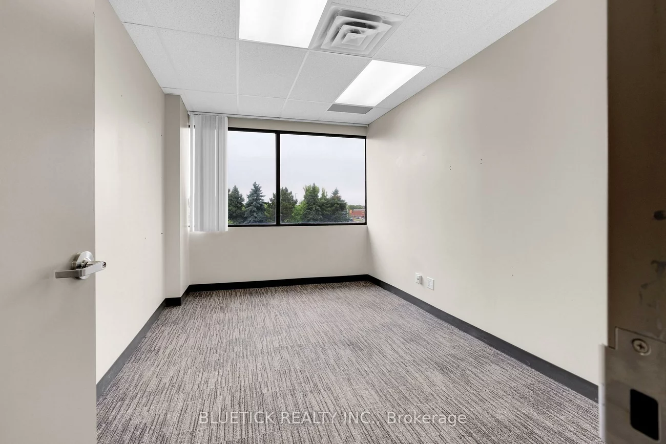 700, Dorval, 1014 - QE Queen Elizabeth, Oakville