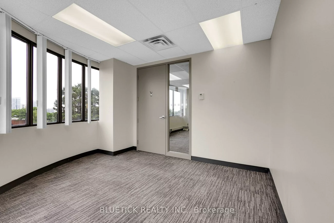 700, Dorval, 1014 - QE Queen Elizabeth, Oakville