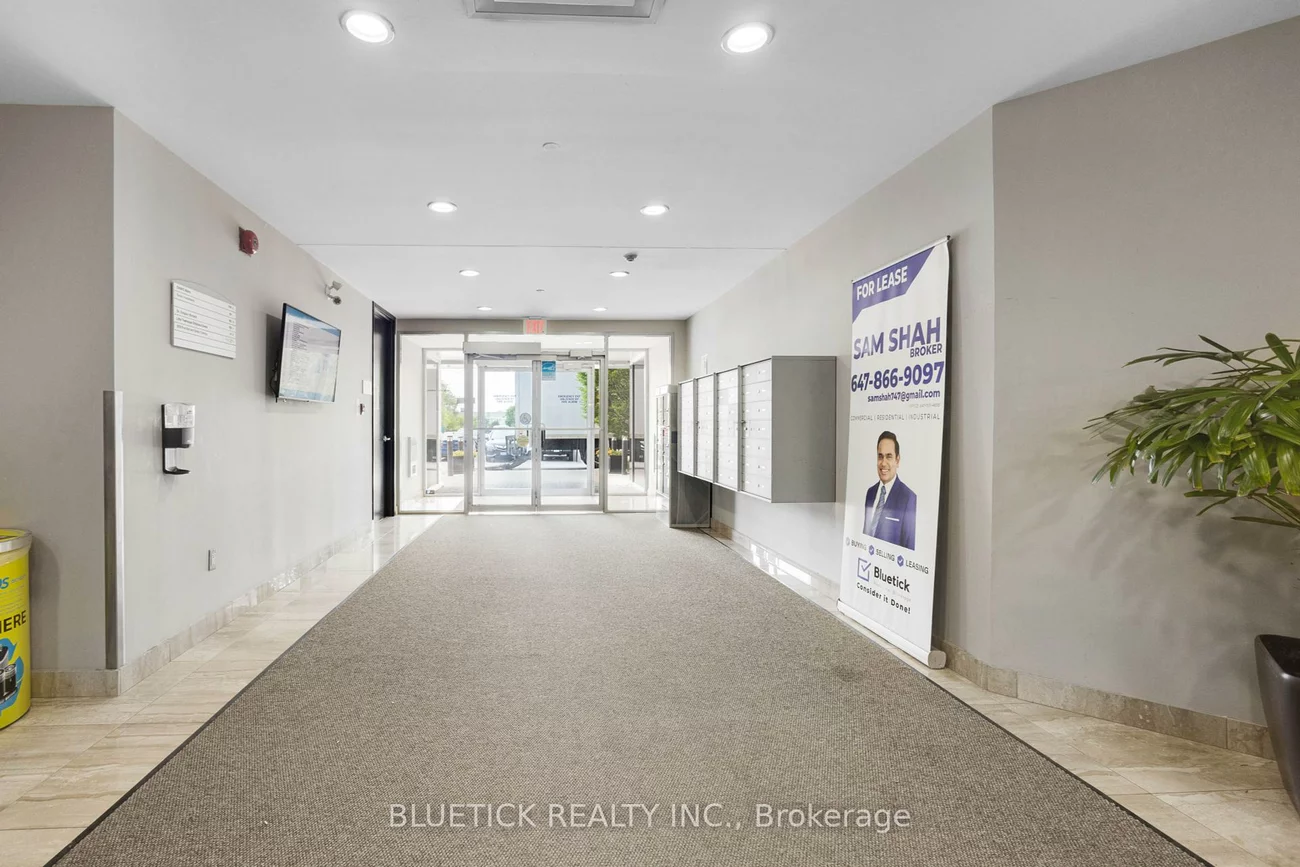 700, Dorval, 1014 - QE Queen Elizabeth, Oakville