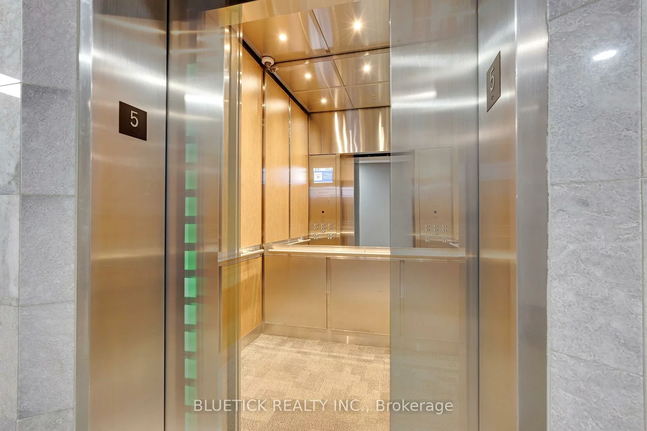 700, Dorval, 1014 - QE Queen Elizabeth, Oakville