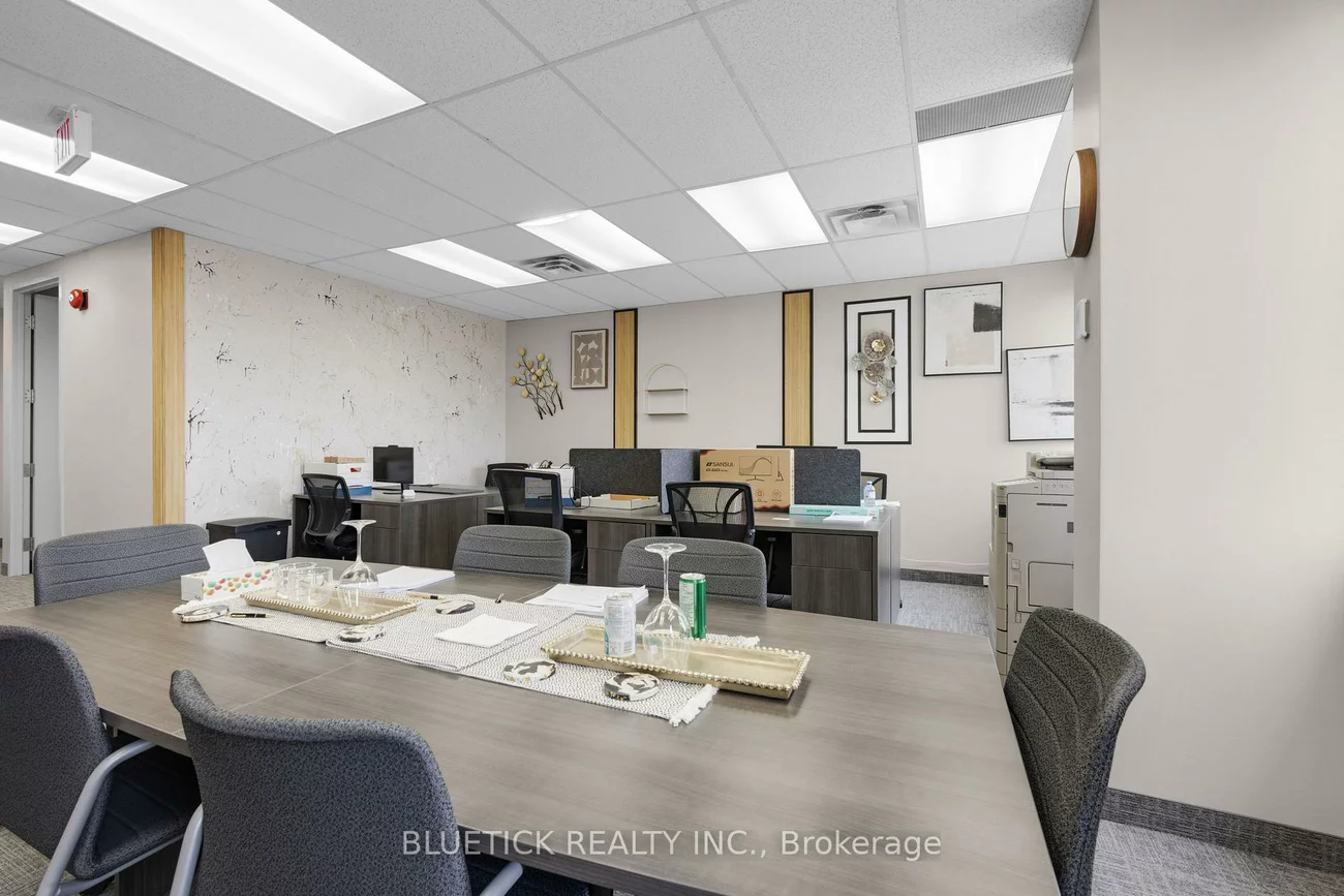700, Dorval, 1014 - QE Queen Elizabeth, Oakville