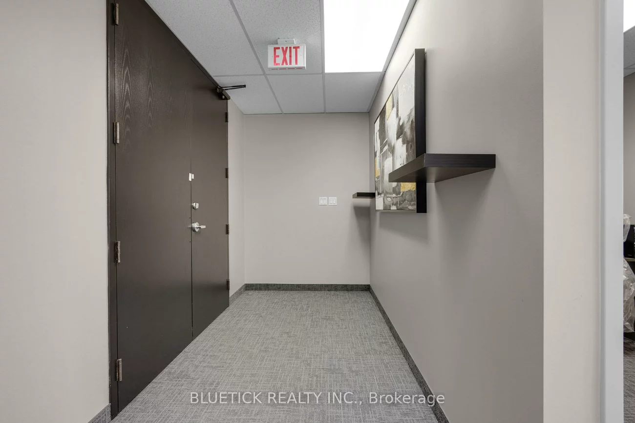 700, Dorval, 1014 - QE Queen Elizabeth, Oakville