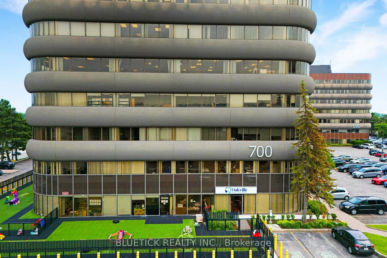 700, Dorval, 1014 - QE Queen Elizabeth, Oakville