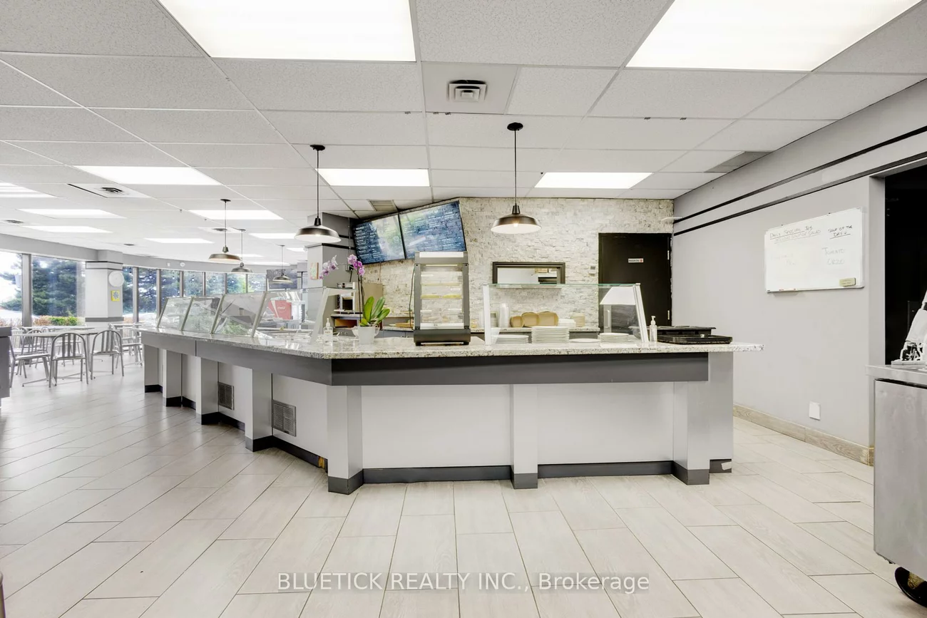 700, Dorval, 1014 - QE Queen Elizabeth, Oakville
