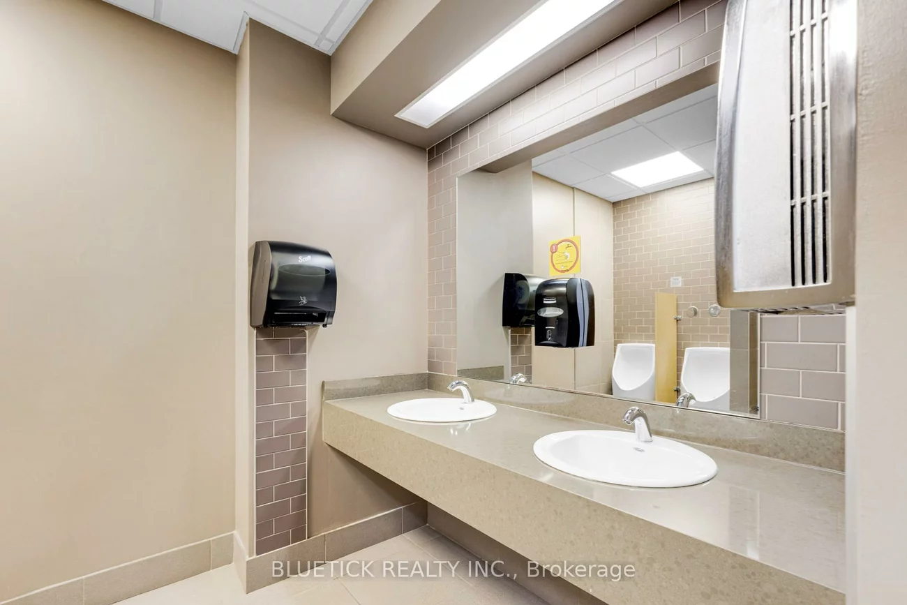 700, Dorval, 1014 - QE Queen Elizabeth, Oakville