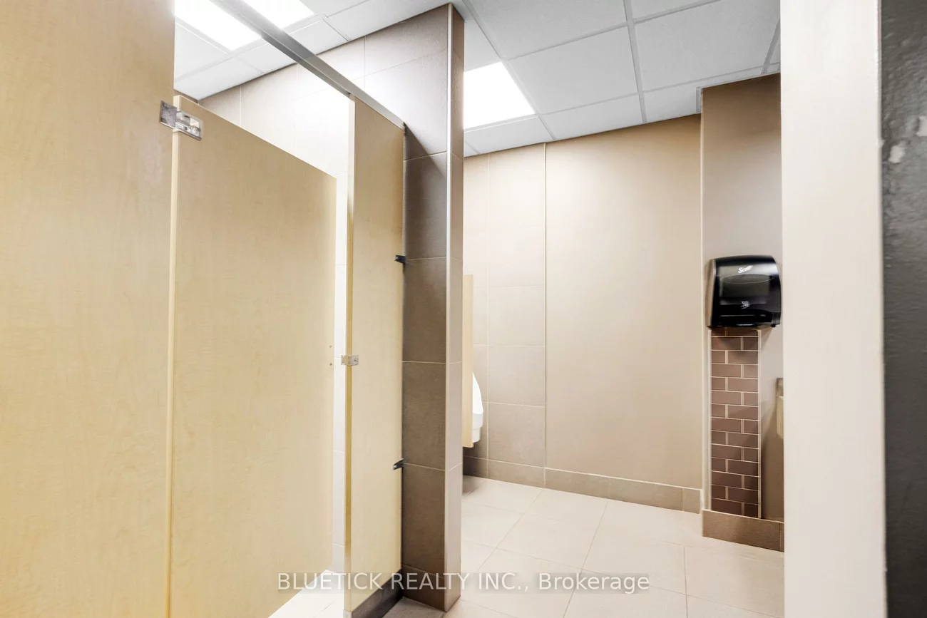 700, Dorval, 1014 - QE Queen Elizabeth, Oakville