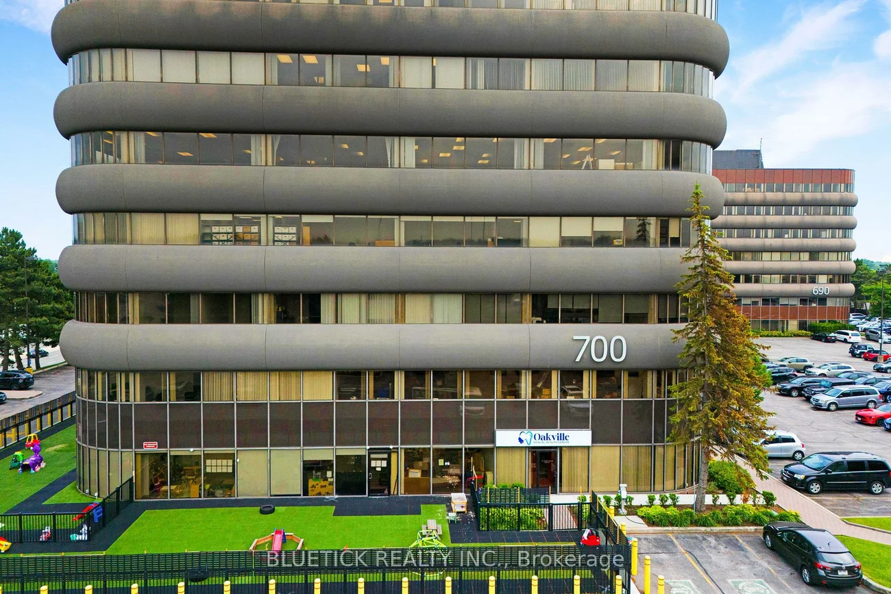 700, Dorval, 1014 - QE Queen Elizabeth, Oakville