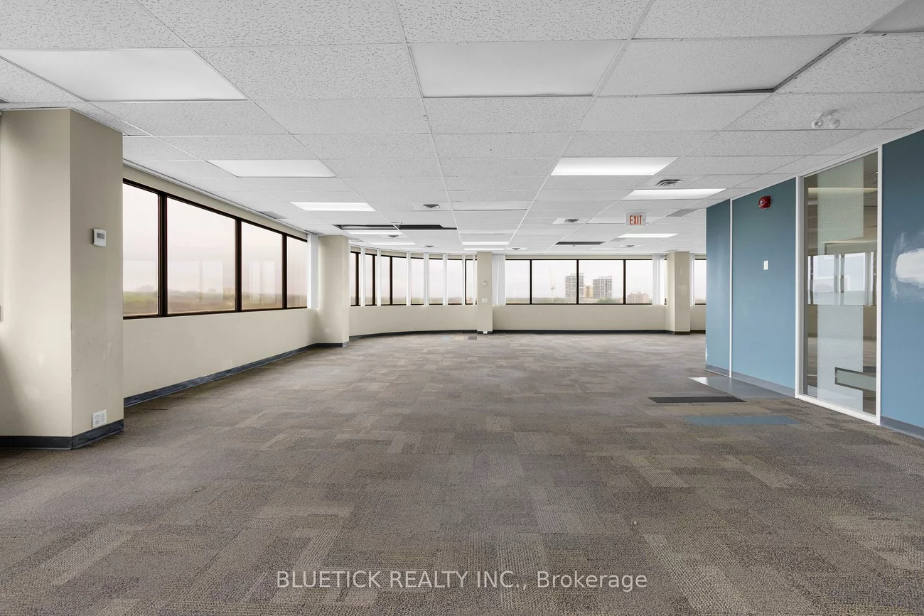 700, Dorval, 1014 - QE Queen Elizabeth, Oakville