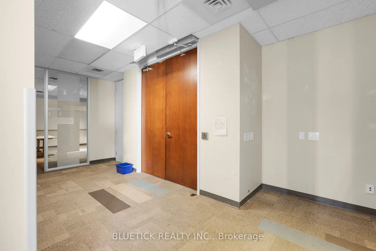 700, Dorval, 1014 - QE Queen Elizabeth, Oakville