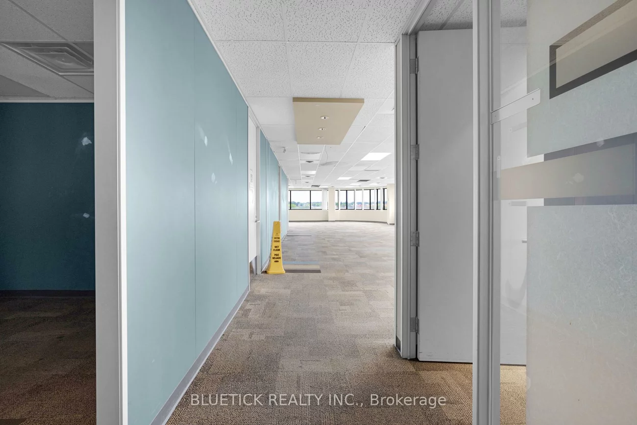 700, Dorval, 1014 - QE Queen Elizabeth, Oakville