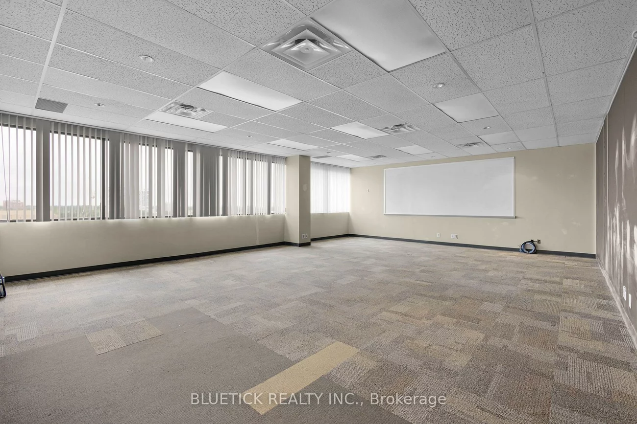 700, Dorval, 1014 - QE Queen Elizabeth, Oakville