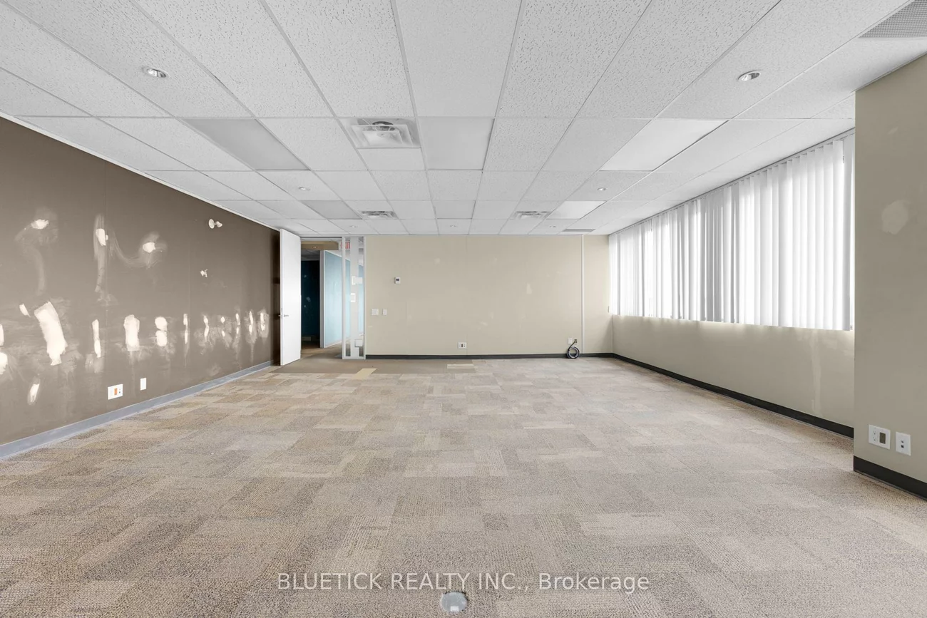 700, Dorval, 1014 - QE Queen Elizabeth, Oakville