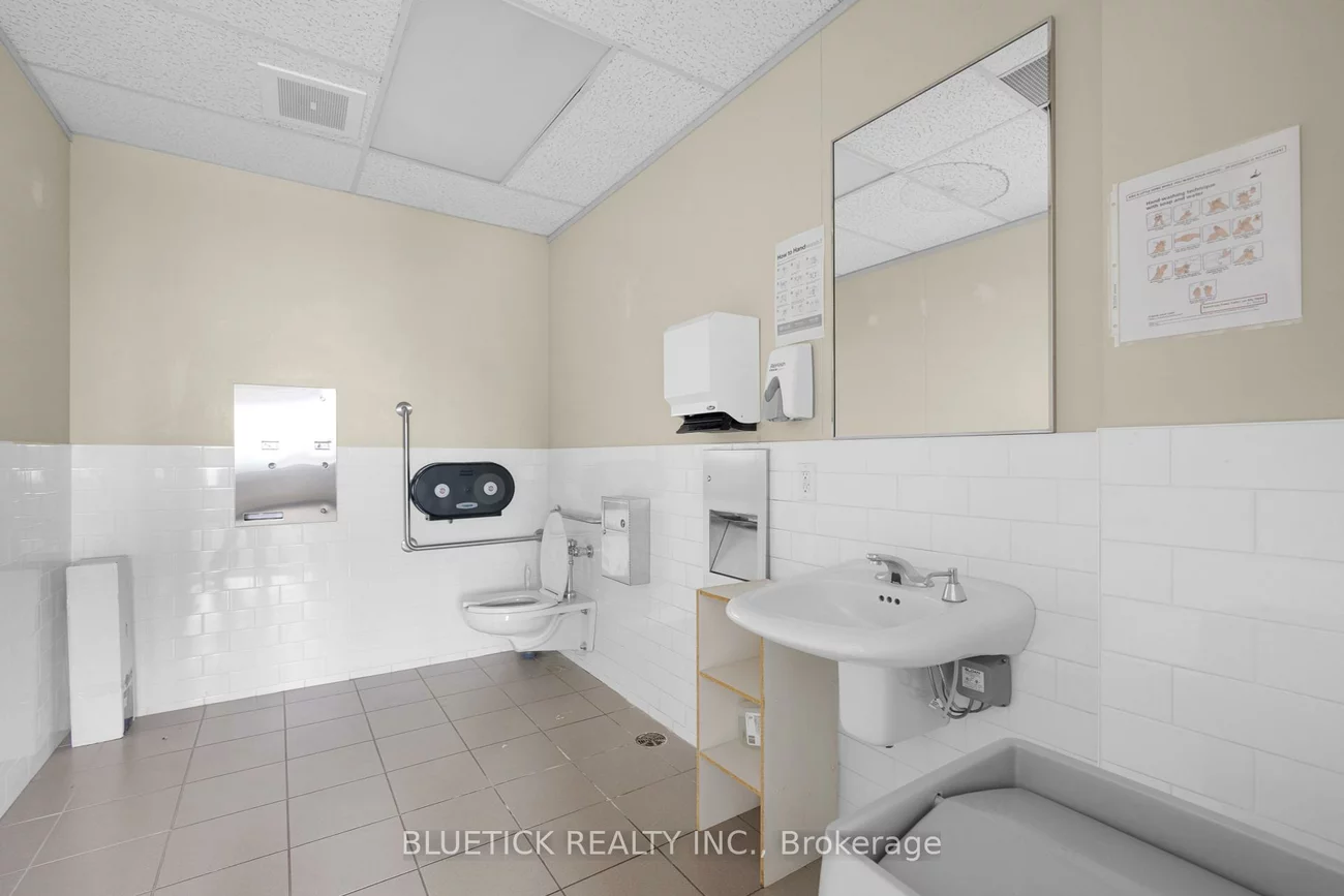 700, Dorval, 1014 - QE Queen Elizabeth, Oakville