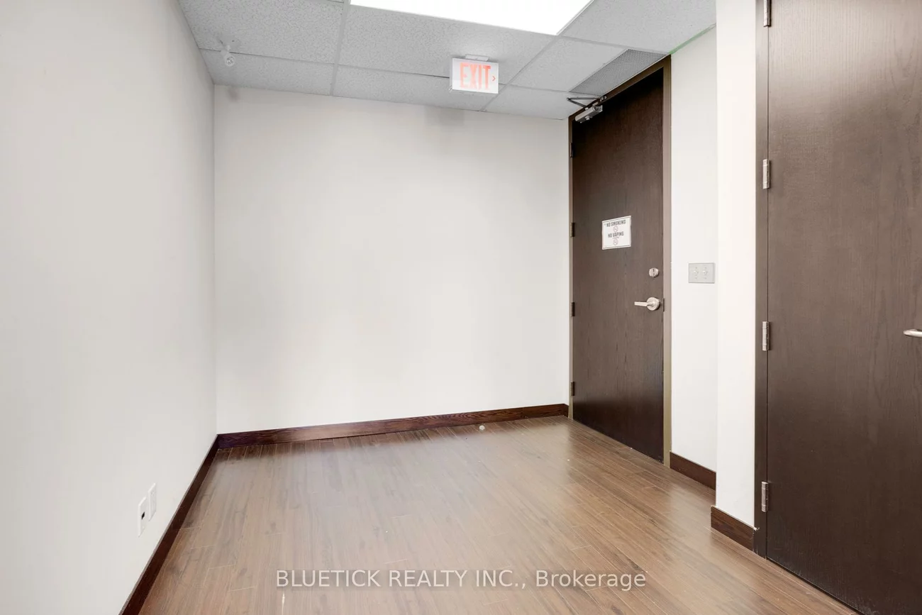 700, Dorval, 1014 - QE Queen Elizabeth, Oakville