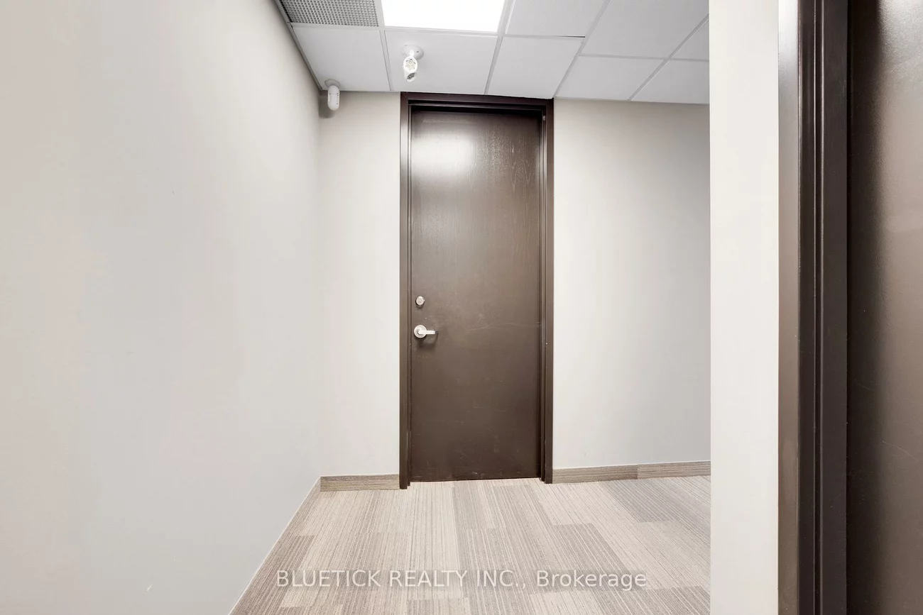 700, Dorval, 1014 - QE Queen Elizabeth, Oakville