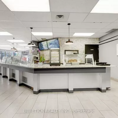 700, Dorval, 1014 - QE Queen Elizabeth, Oakville
