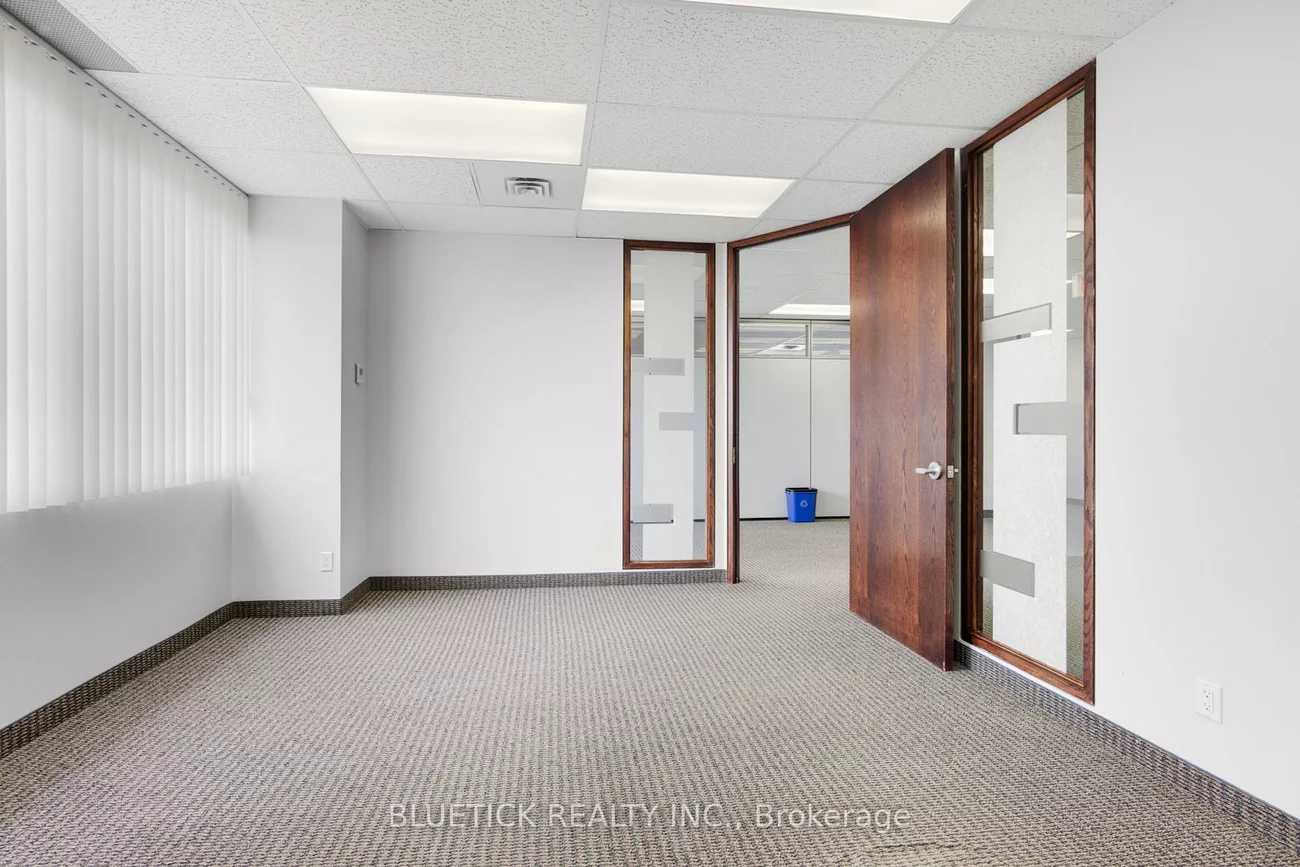700, Dorval, 1014 - QE Queen Elizabeth, Oakville