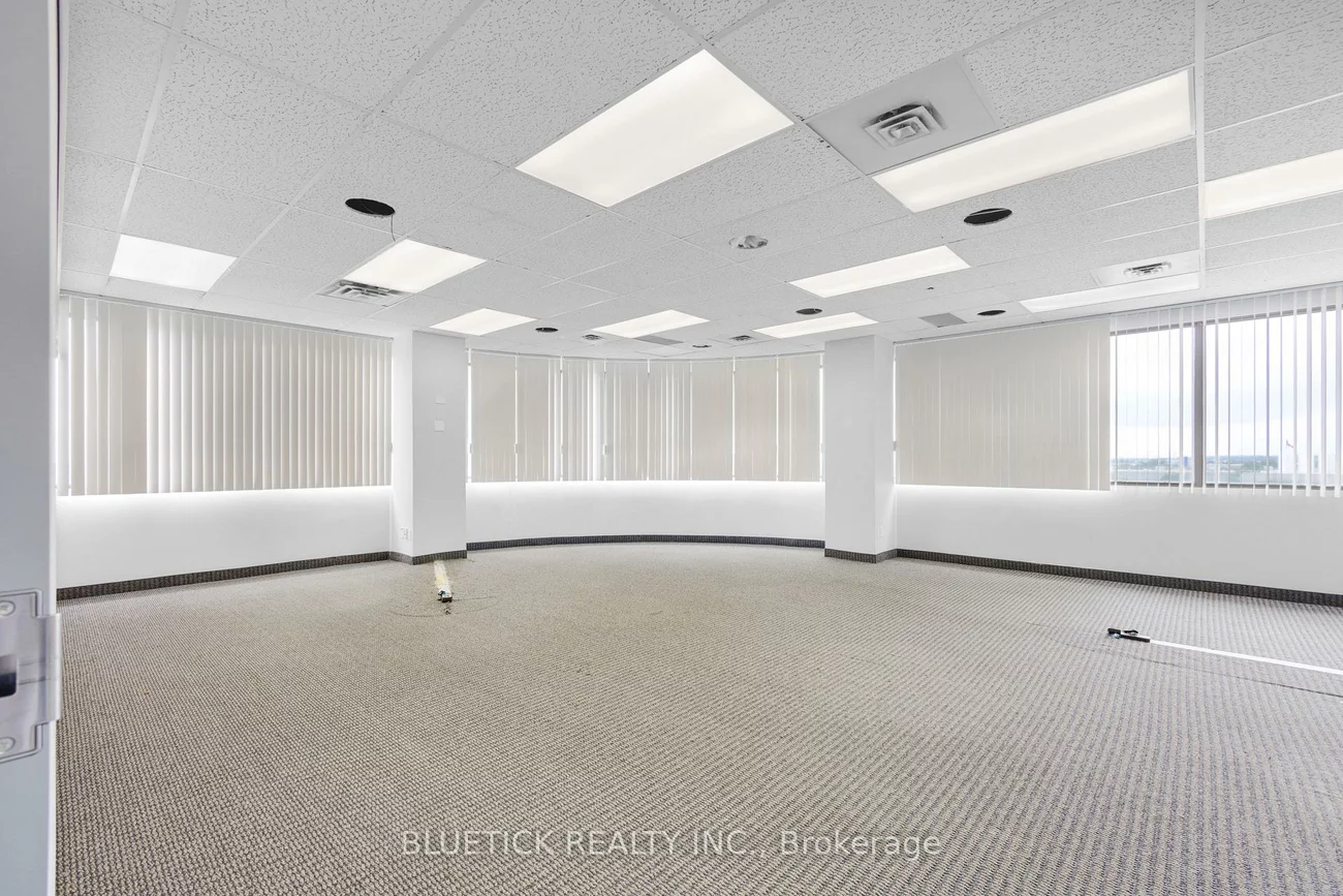 700, Dorval, 1014 - QE Queen Elizabeth, Oakville