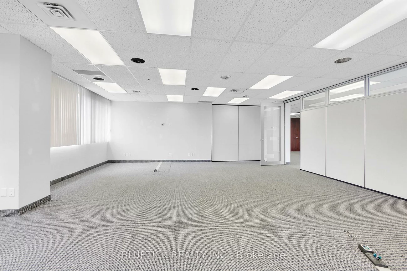 700, Dorval, 1014 - QE Queen Elizabeth, Oakville