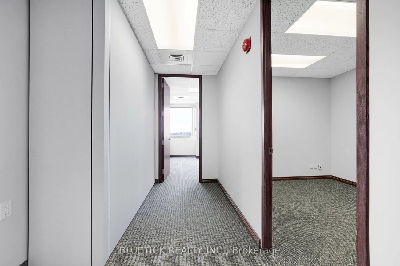 700, Dorval, 1014 - QE Queen Elizabeth, Oakville