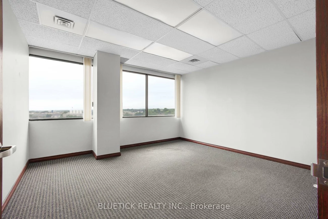 700, Dorval, 1014 - QE Queen Elizabeth, Oakville