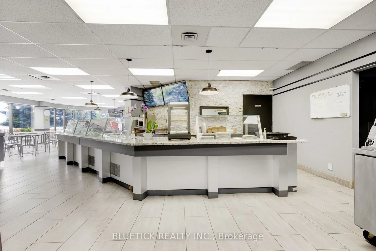 700, Dorval, 1014 - QE Queen Elizabeth, Oakville