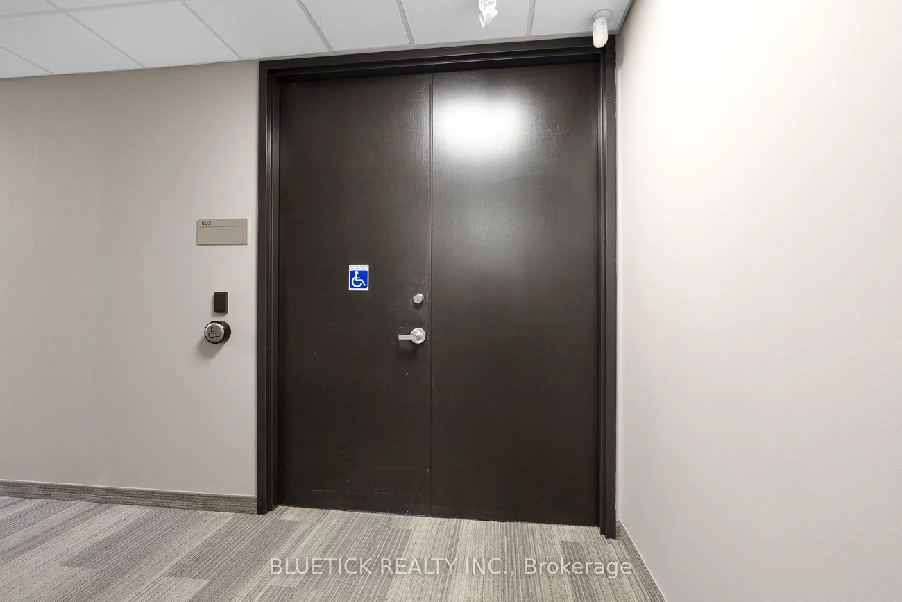 700, Dorval, 1014 - QE Queen Elizabeth, Oakville