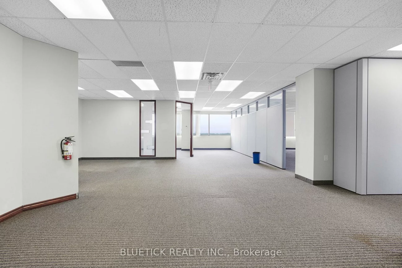 700, Dorval, 1014 - QE Queen Elizabeth, Oakville