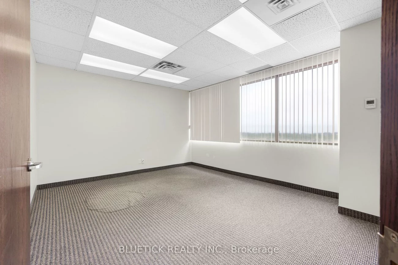700, Dorval, 1014 - QE Queen Elizabeth, Oakville