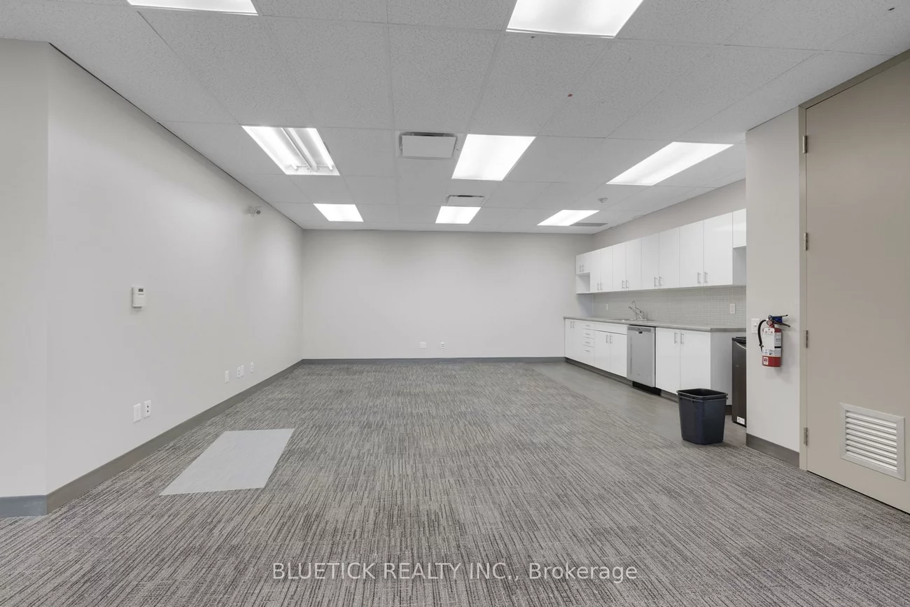 700, Dorval, 1014 - QE Queen Elizabeth, Oakville