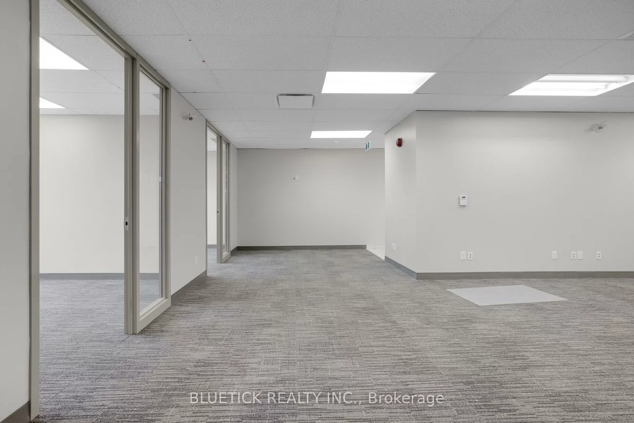 700, Dorval, 1014 - QE Queen Elizabeth, Oakville