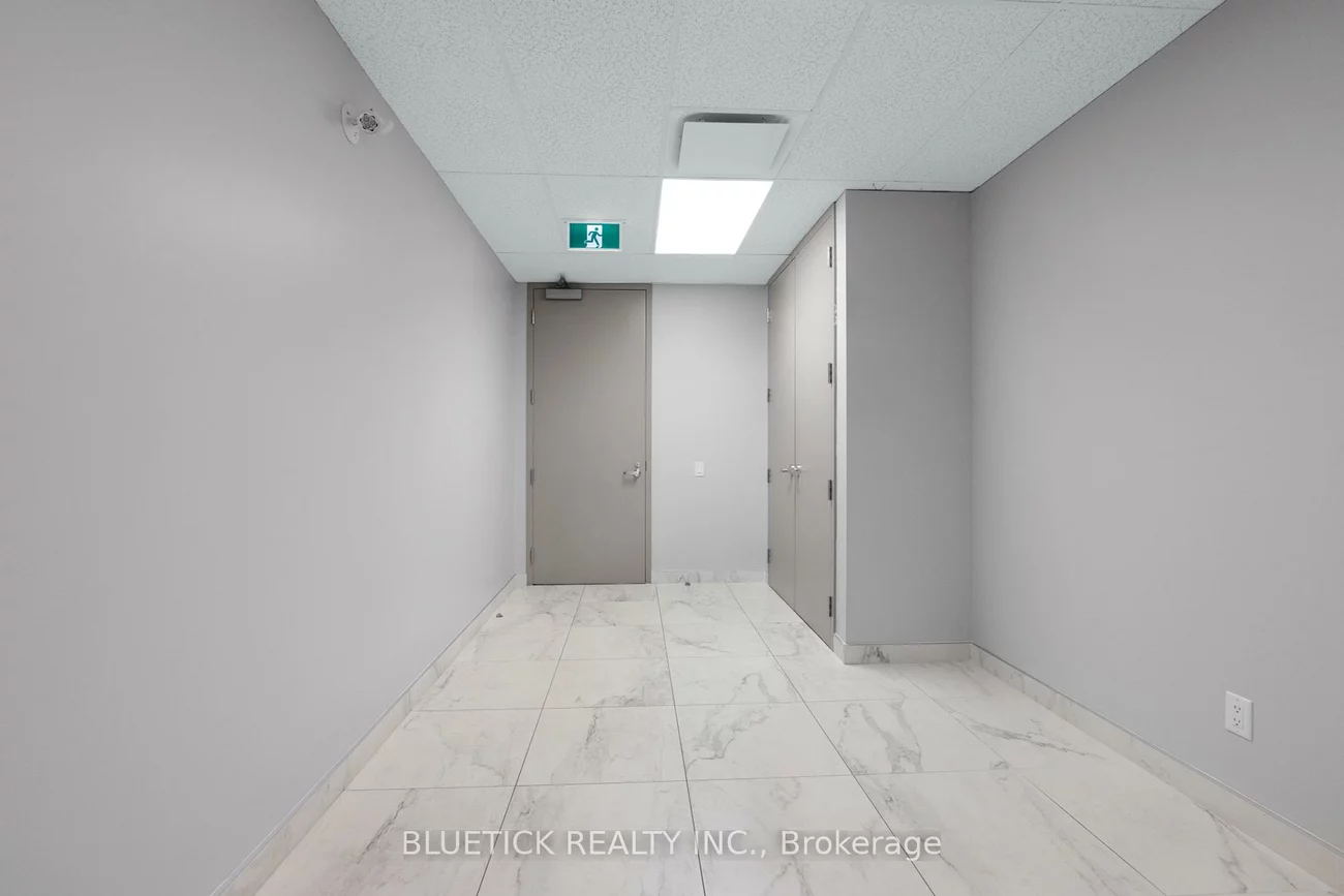 700, Dorval, 1014 - QE Queen Elizabeth, Oakville