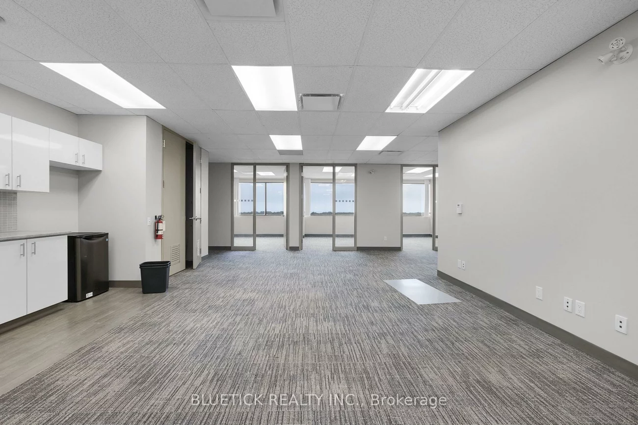 700, Dorval, 1014 - QE Queen Elizabeth, Oakville