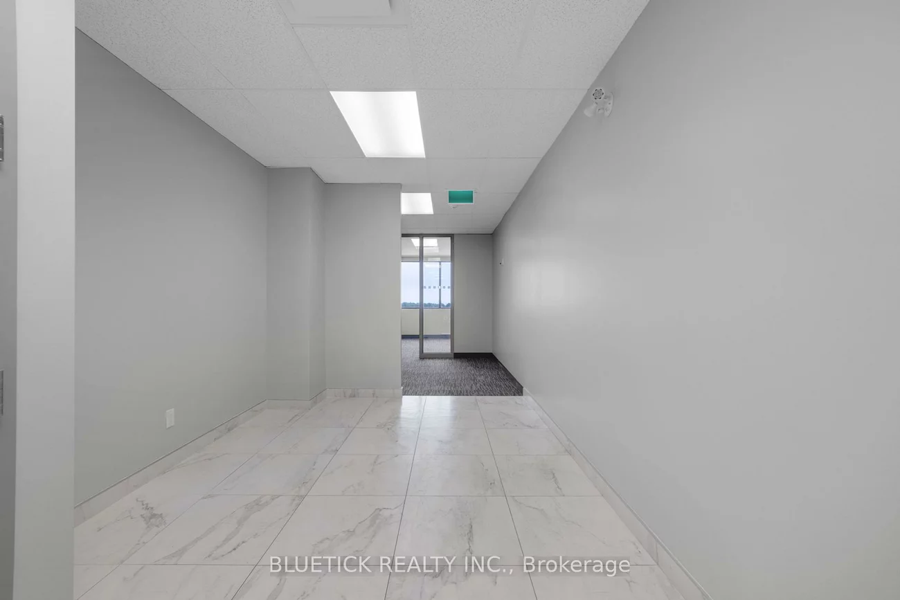 700, Dorval, 1014 - QE Queen Elizabeth, Oakville
