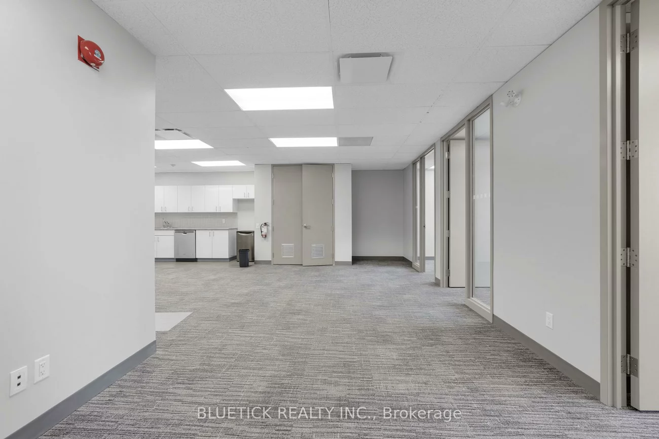 700, Dorval, 1014 - QE Queen Elizabeth, Oakville