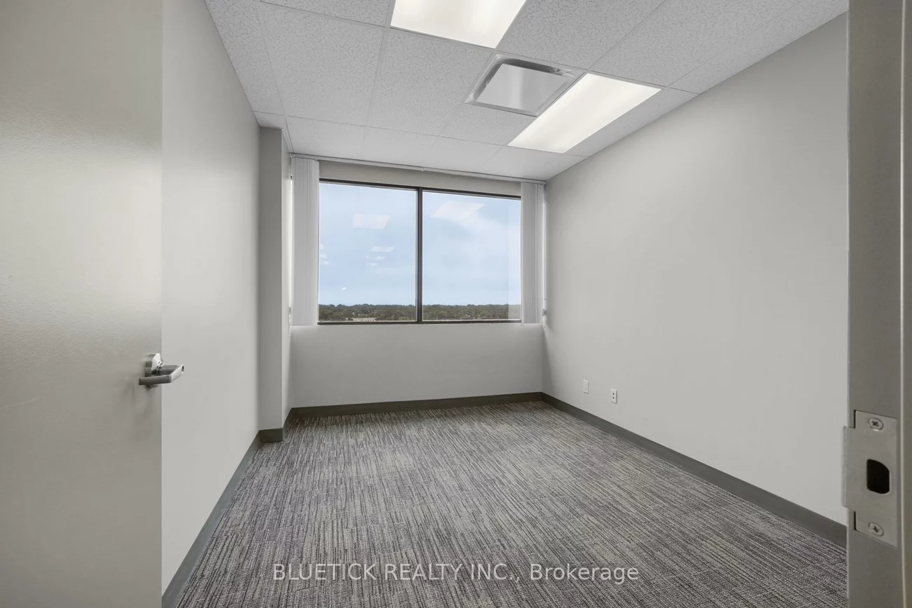 700, Dorval, 1014 - QE Queen Elizabeth, Oakville