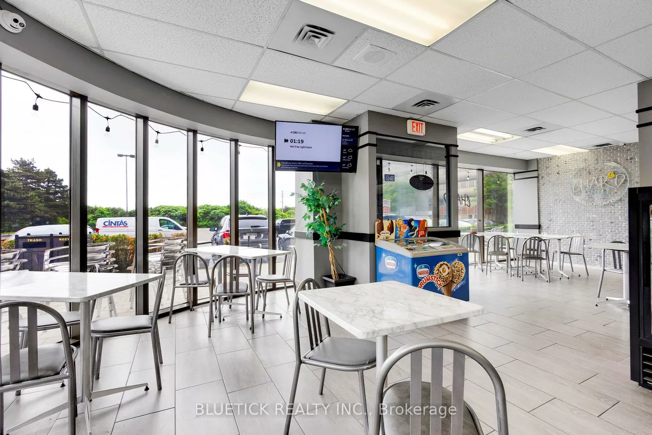 700, Dorval, 1014 - QE Queen Elizabeth, Oakville