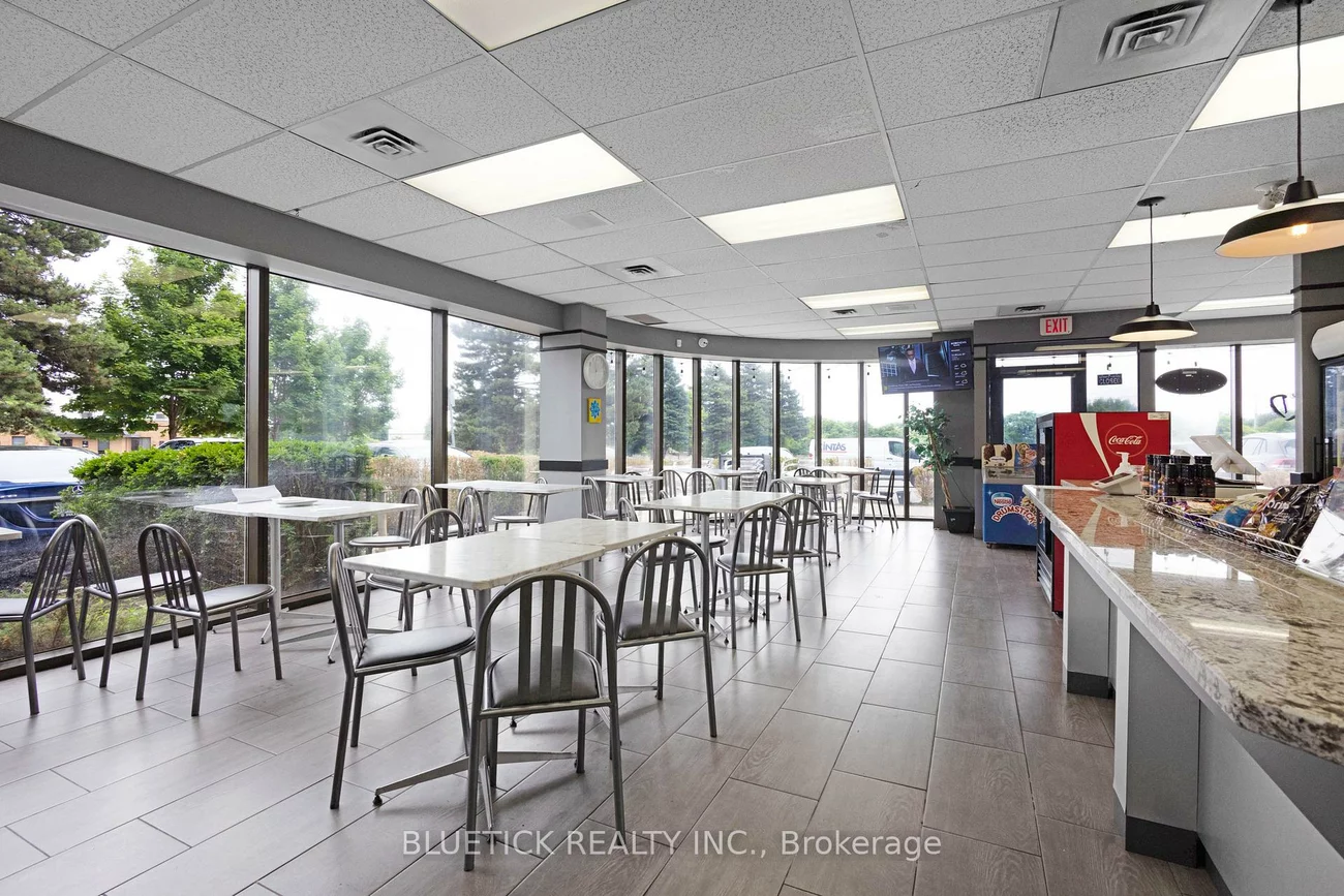 700, Dorval, 1014 - QE Queen Elizabeth, Oakville