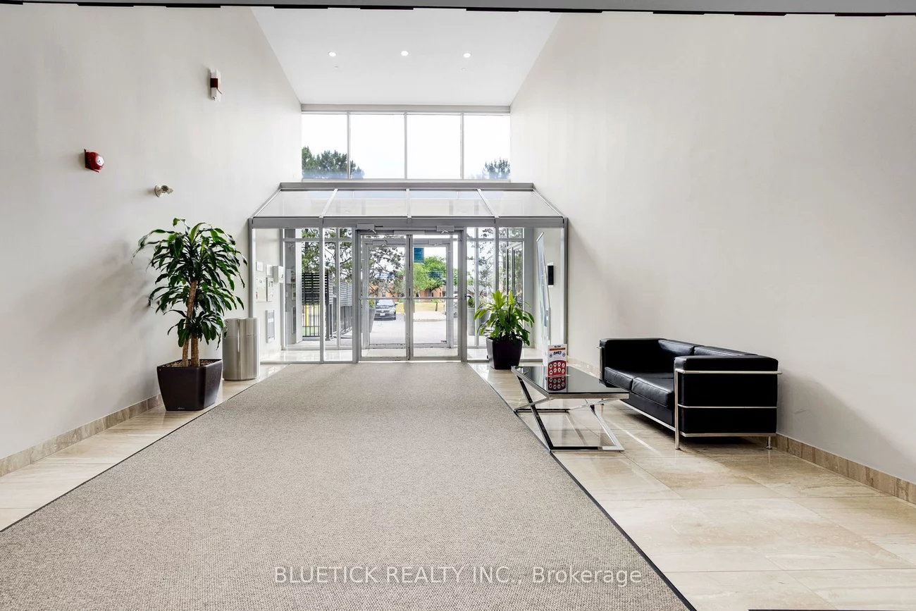 700, Dorval, 1014 - QE Queen Elizabeth, Oakville