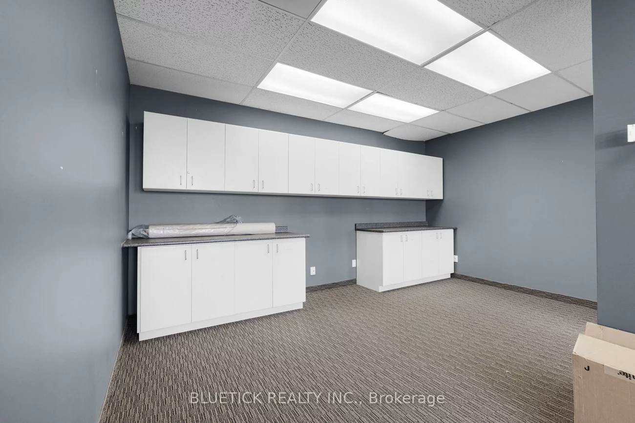 700, Dorval, 1014 - QE Queen Elizabeth, Oakville