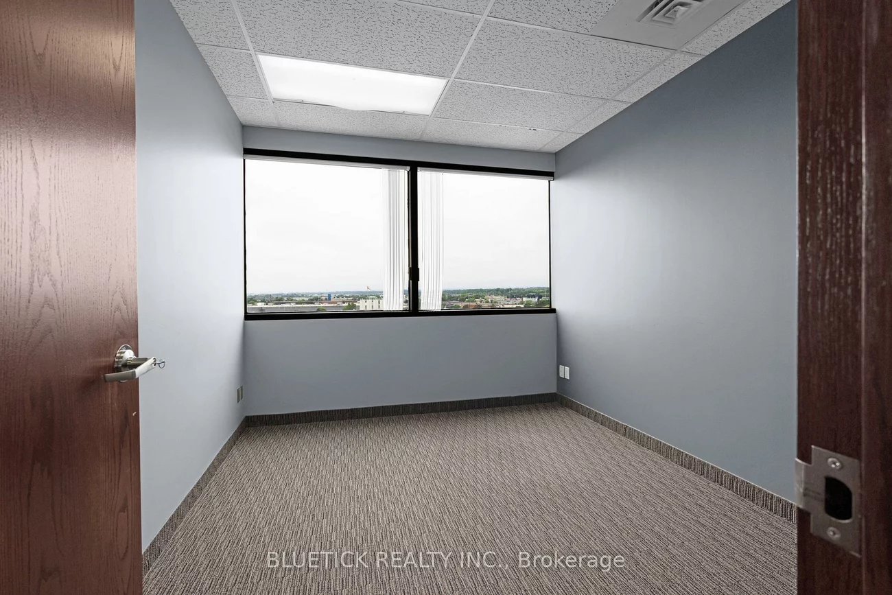700, Dorval, 1014 - QE Queen Elizabeth, Oakville