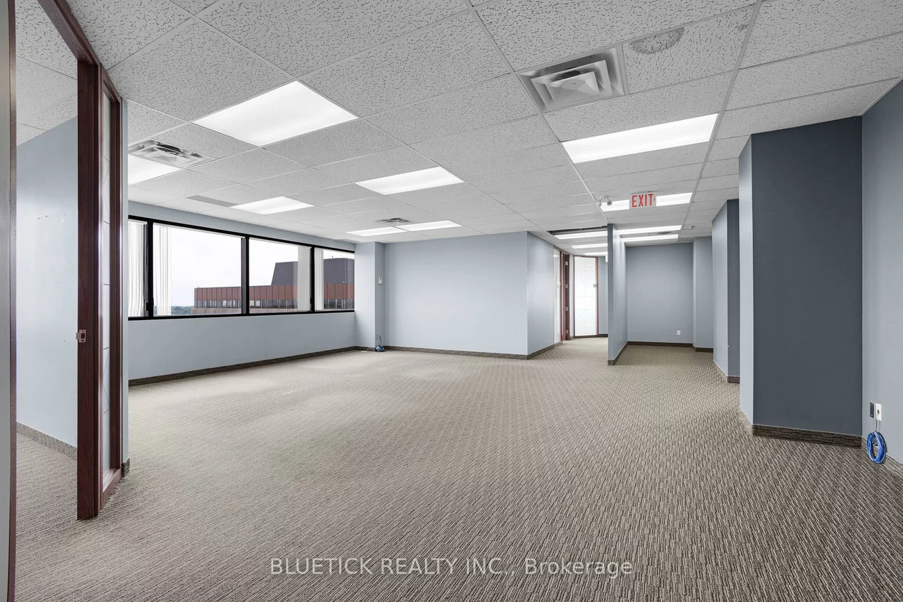 700, Dorval, 1014 - QE Queen Elizabeth, Oakville