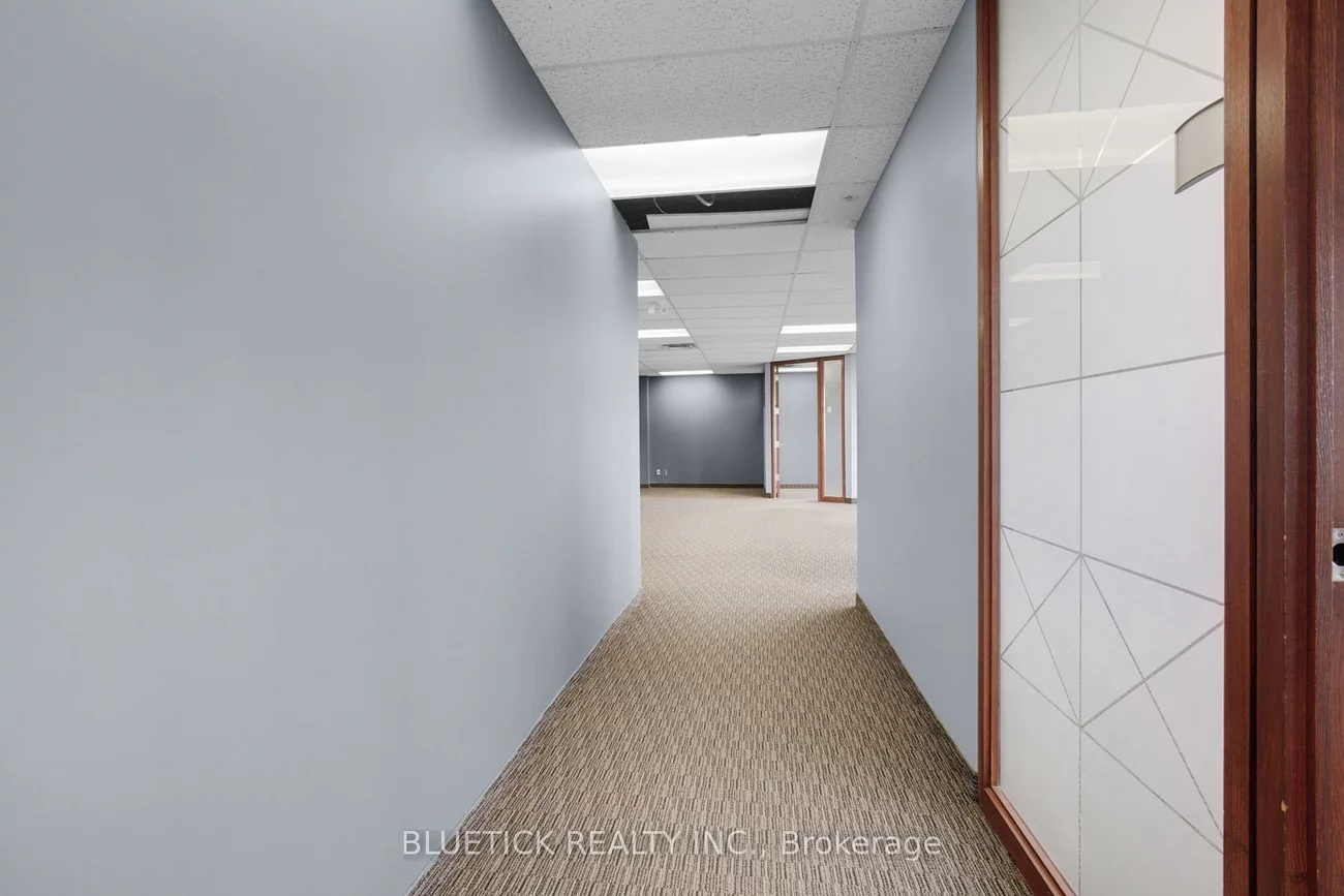 700, Dorval, 1014 - QE Queen Elizabeth, Oakville