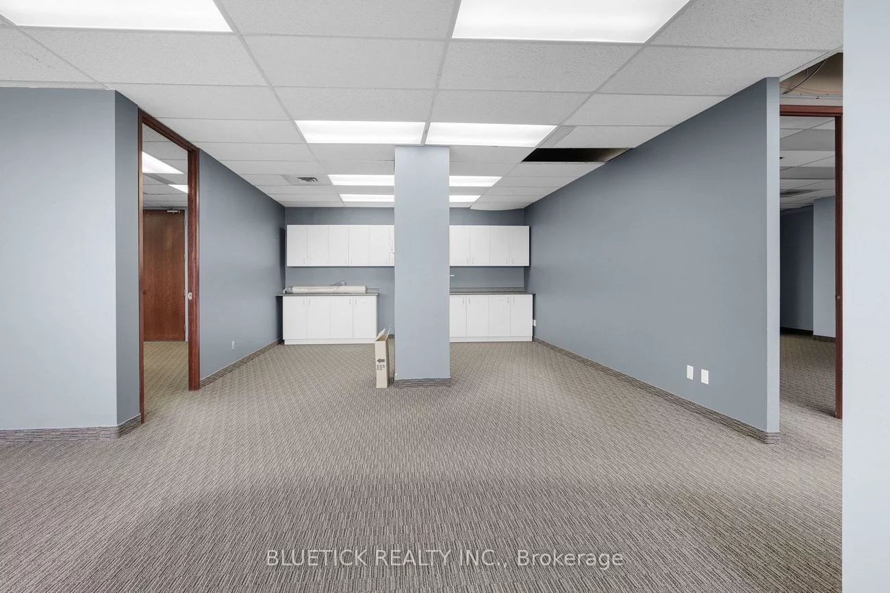 700, Dorval, 1014 - QE Queen Elizabeth, Oakville