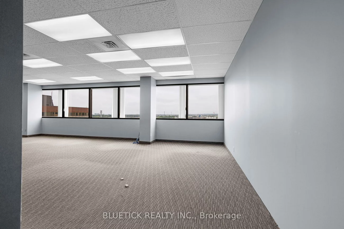 700, Dorval, 1014 - QE Queen Elizabeth, Oakville