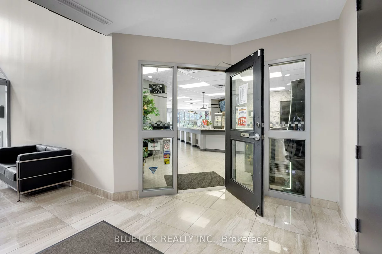 700, Dorval, 1014 - QE Queen Elizabeth, Oakville