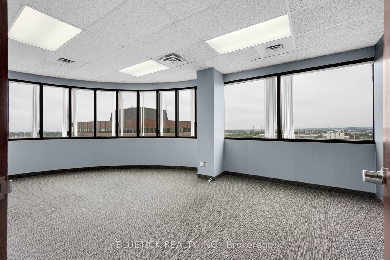 700, Dorval, 1014 - QE Queen Elizabeth, Oakville