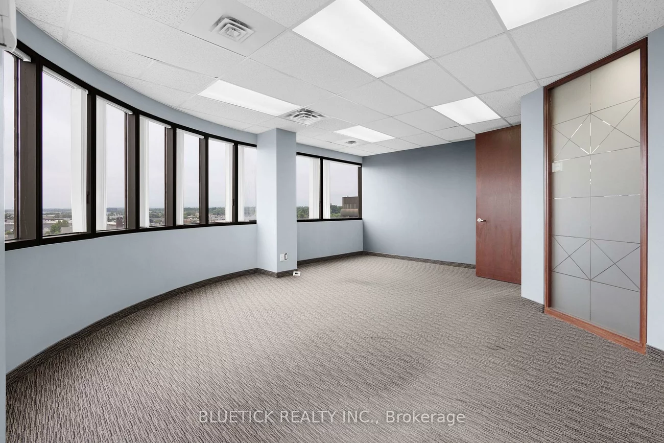 700, Dorval, 1014 - QE Queen Elizabeth, Oakville